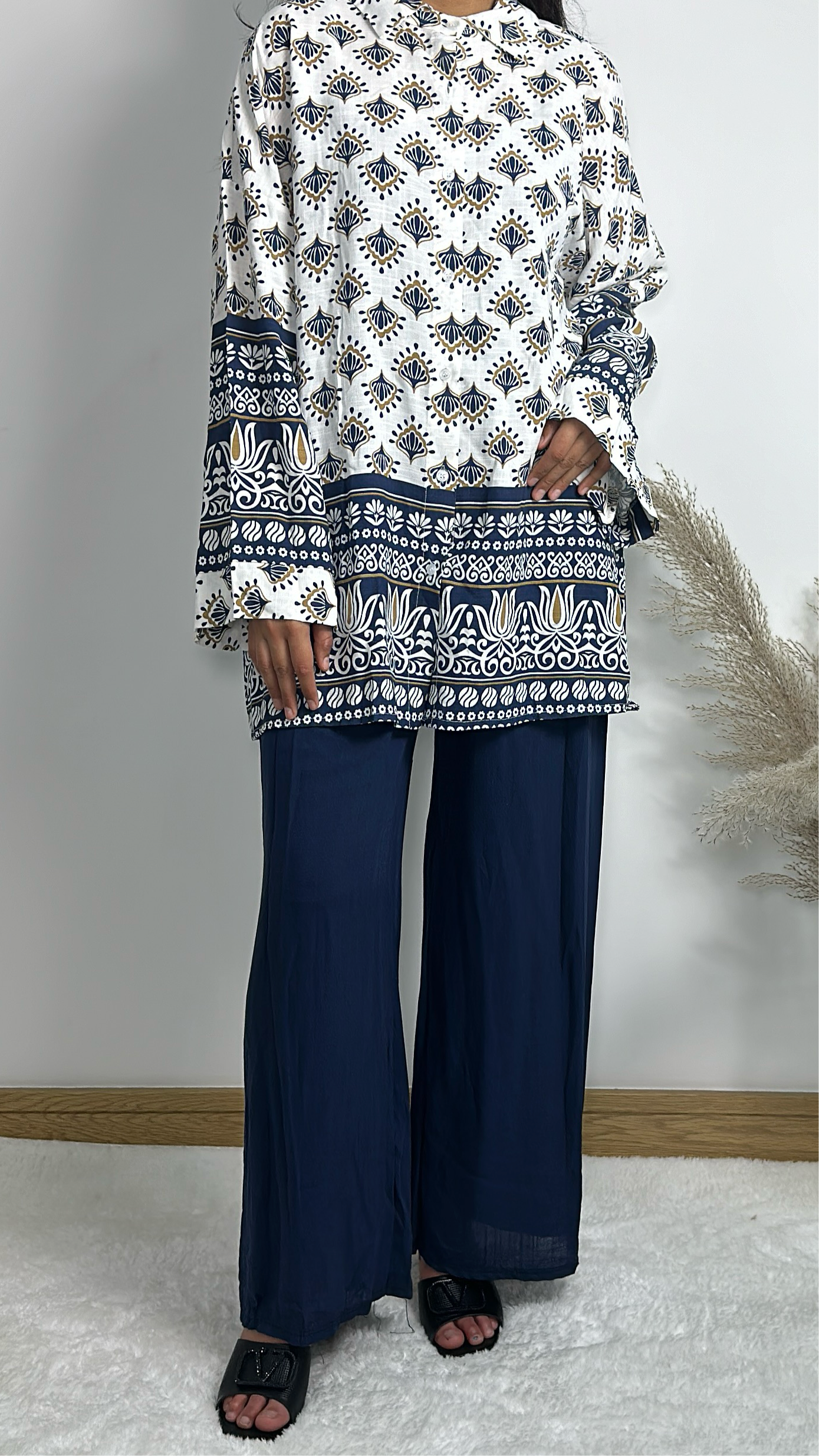 Amara in navy