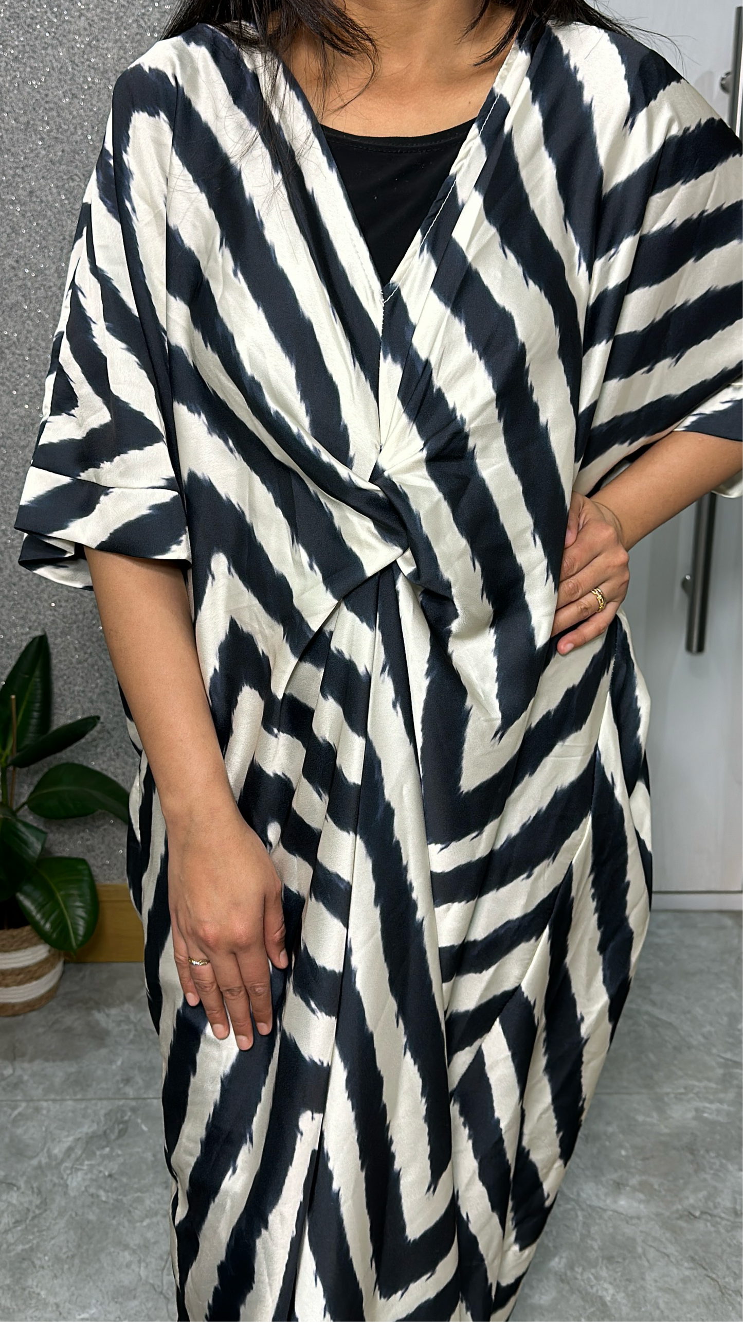Aaima Kaftan In Black
