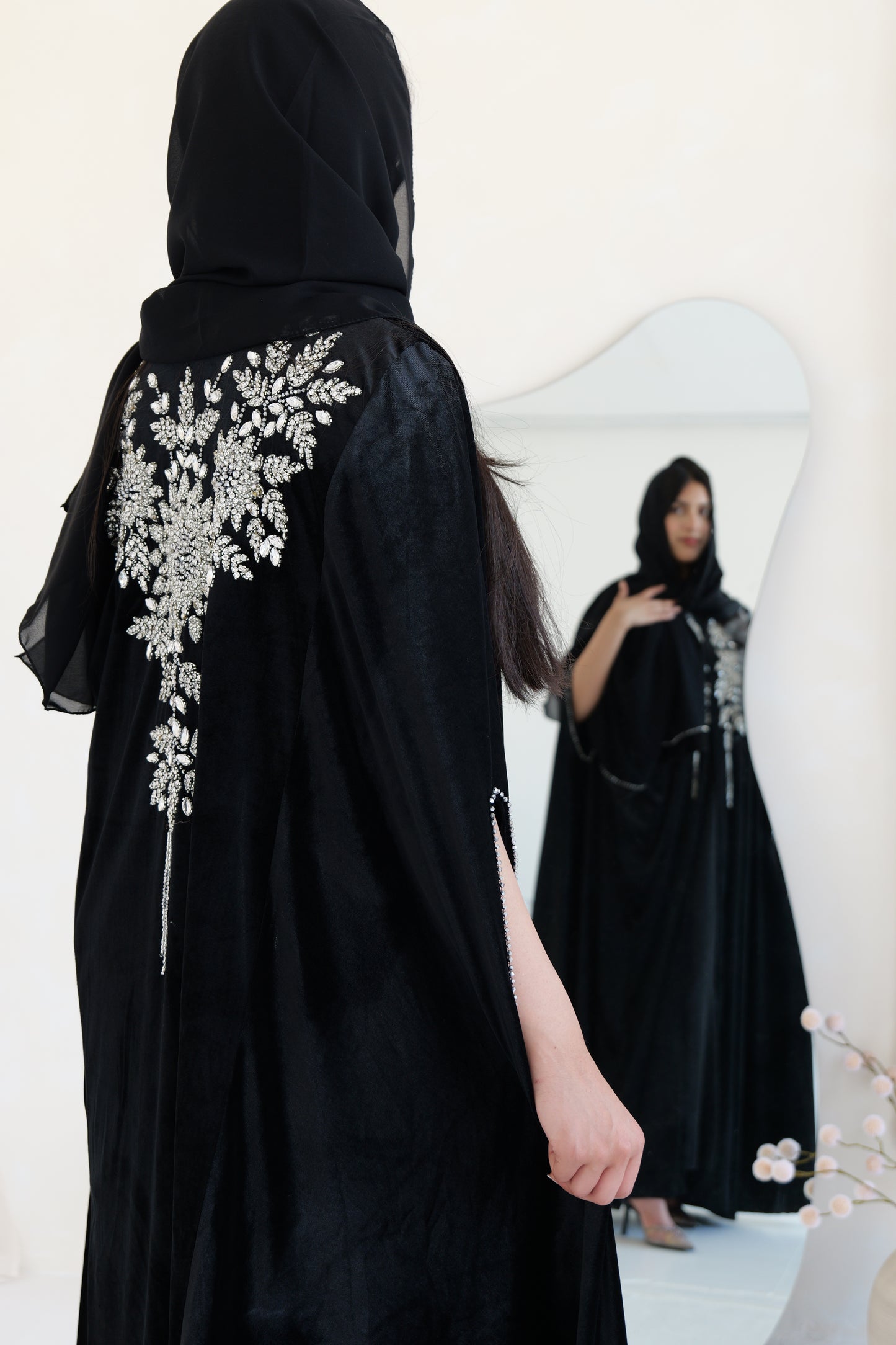 Esham abaya in black