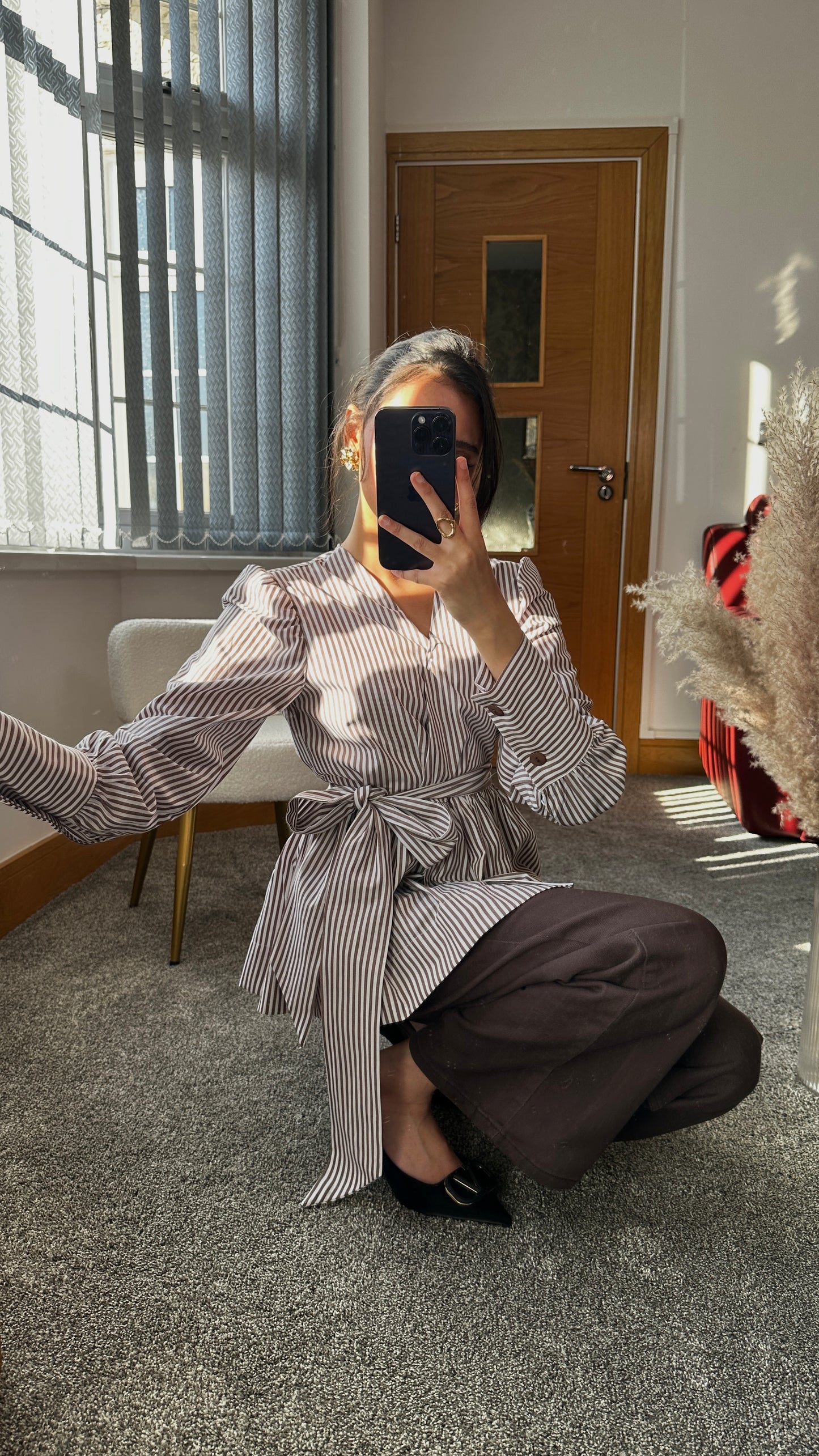 Striped wrap over top in brown