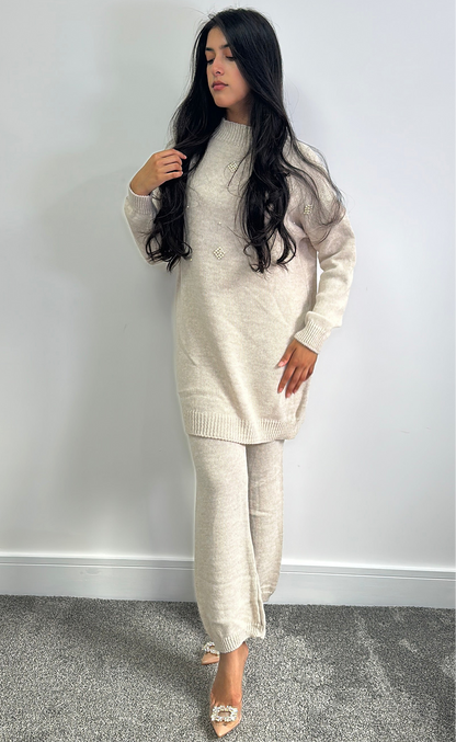 Emina co ord in beige