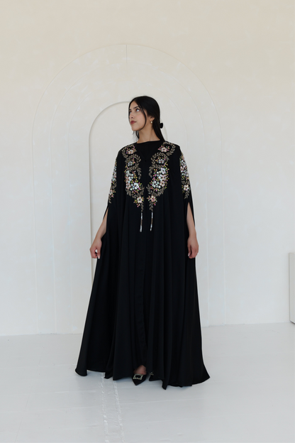 Hadiyah Abaya in black