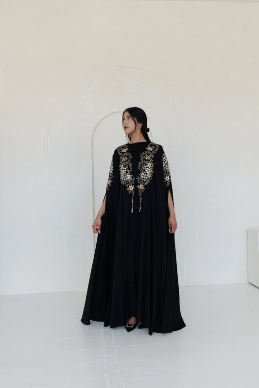 Hadiyah Abaya in black
