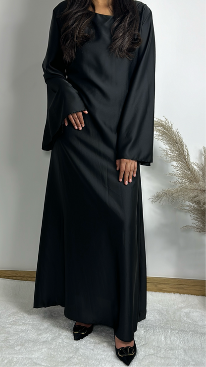 Zayna dress in black