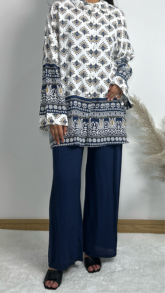 Amara in navy