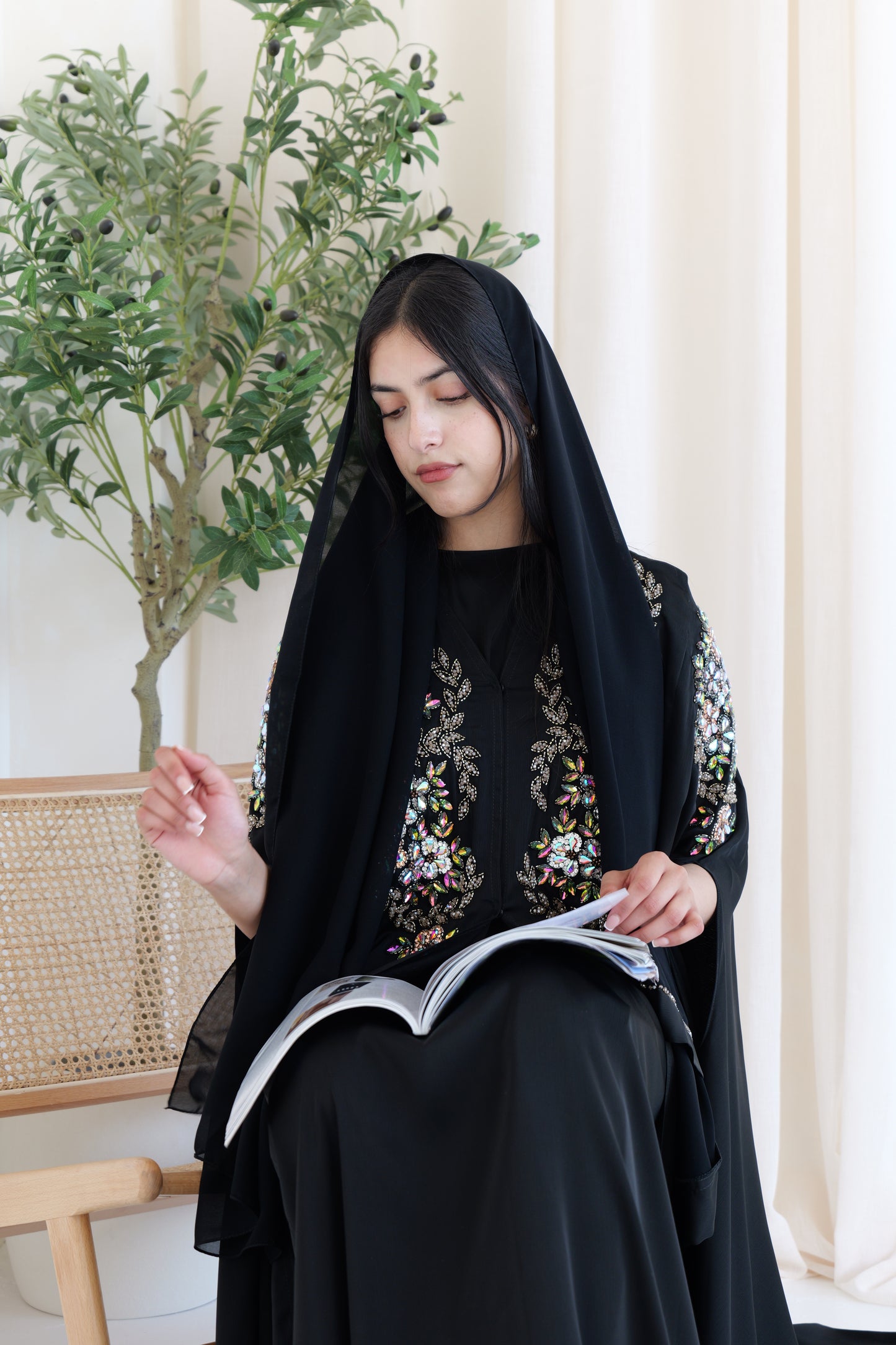 Hadiyah Abaya in black