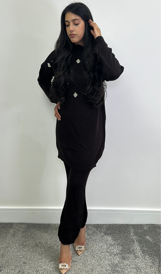 Emina co ord in black