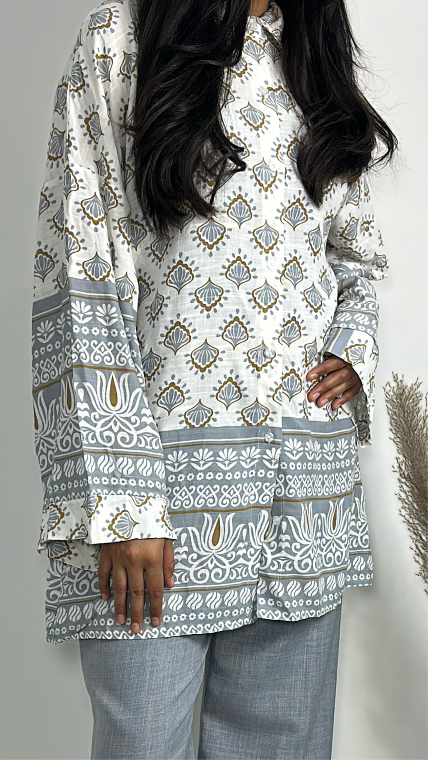Amara in grey