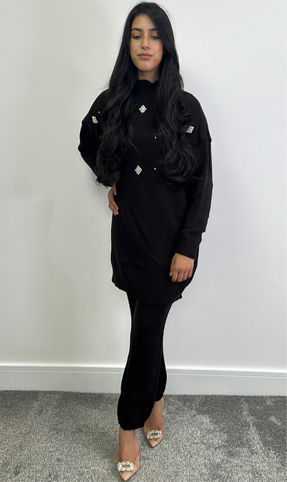 Emina co ord in black