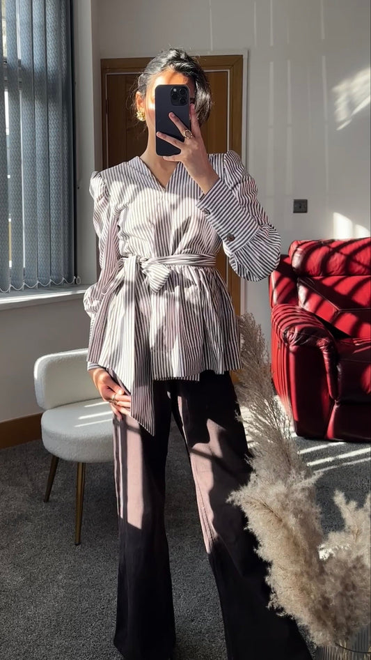 Striped wrap over top in brown