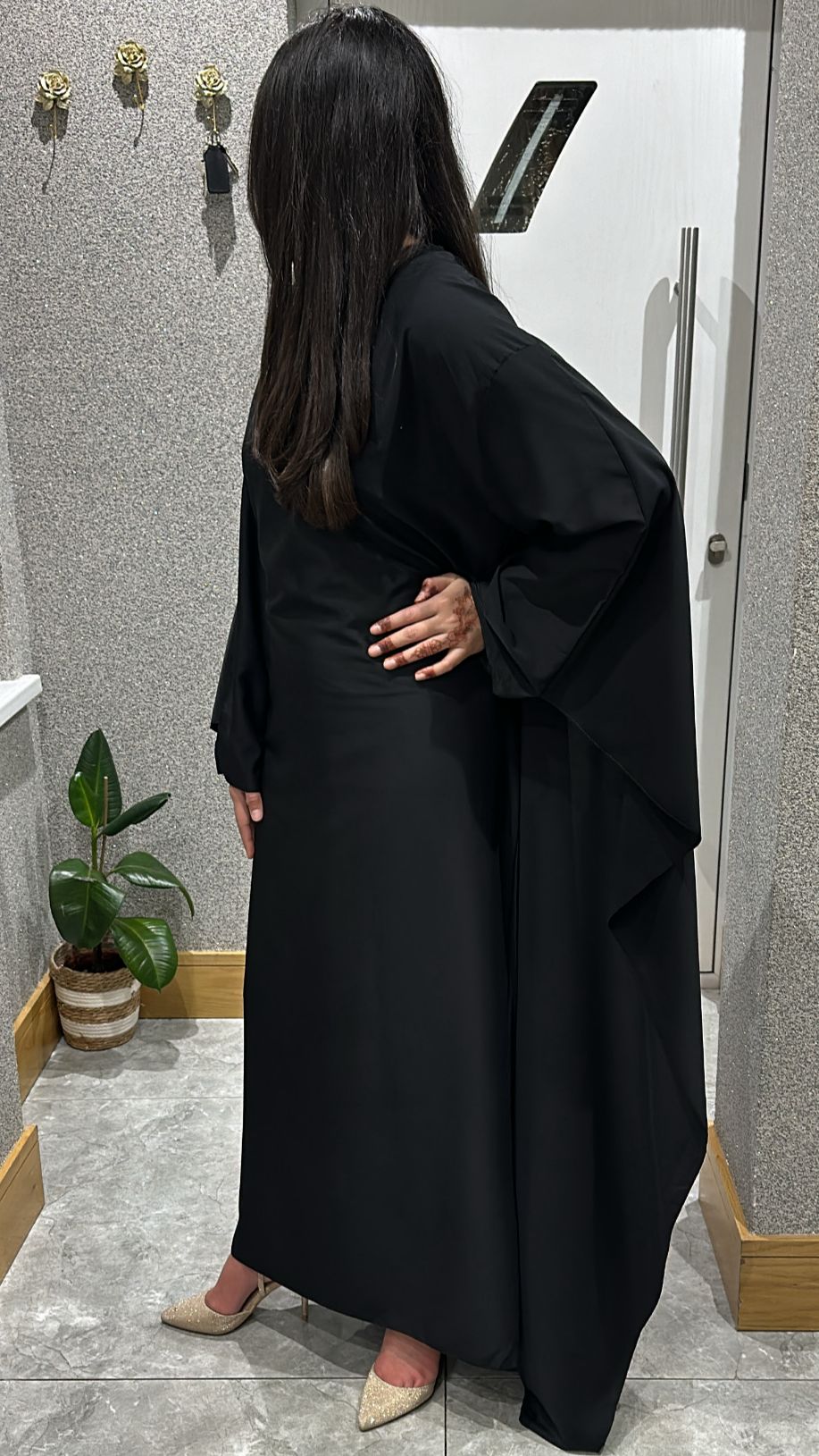 Alayah In Black